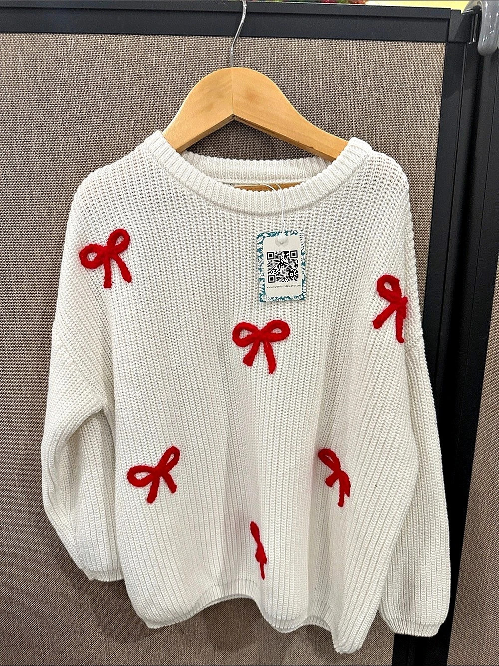 Bow Detail Knit Sweater in White & Red Like New